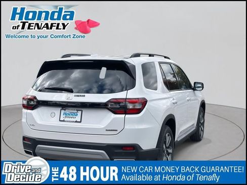 New 2025 Honda Pilot Touring image 5