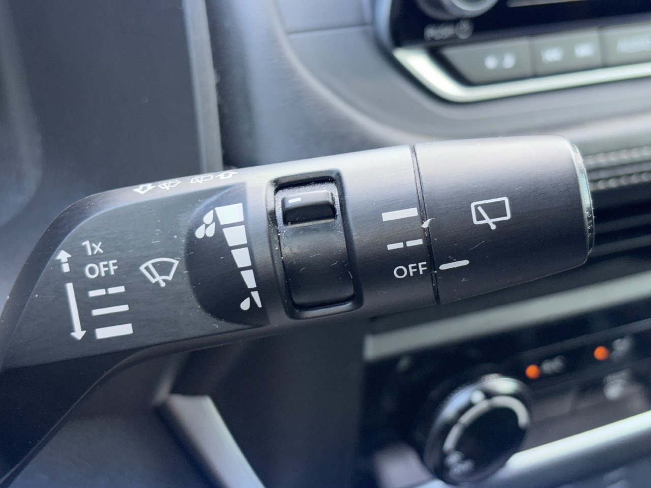 Used 2023 Nissan Rogue S AWD/4WD image 17