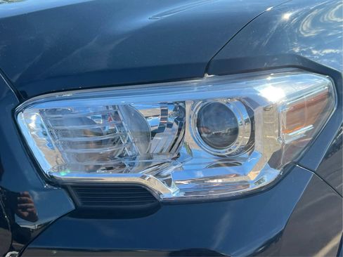Used 2020 Toyota Tacoma SR5 AWD/4WD image 33