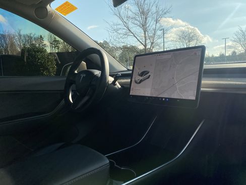 Used 2021 Tesla Model Y Long Range image 6