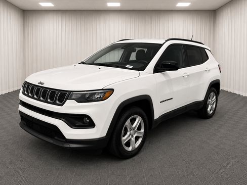 Used 2024 Jeep Compass Latitude AWD/4WD image 7
