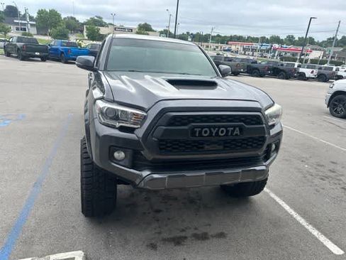 Used 2017 Toyota Tacoma TRD Sport w/ Tow Package (A/T) AWD/4WD image 19