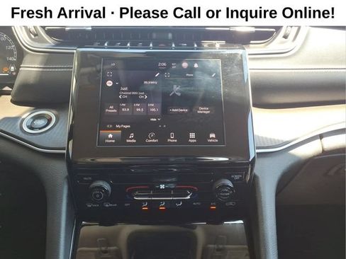 Used 2023 Jeep Grand Cherokee Laredo AWD/4WD image 18