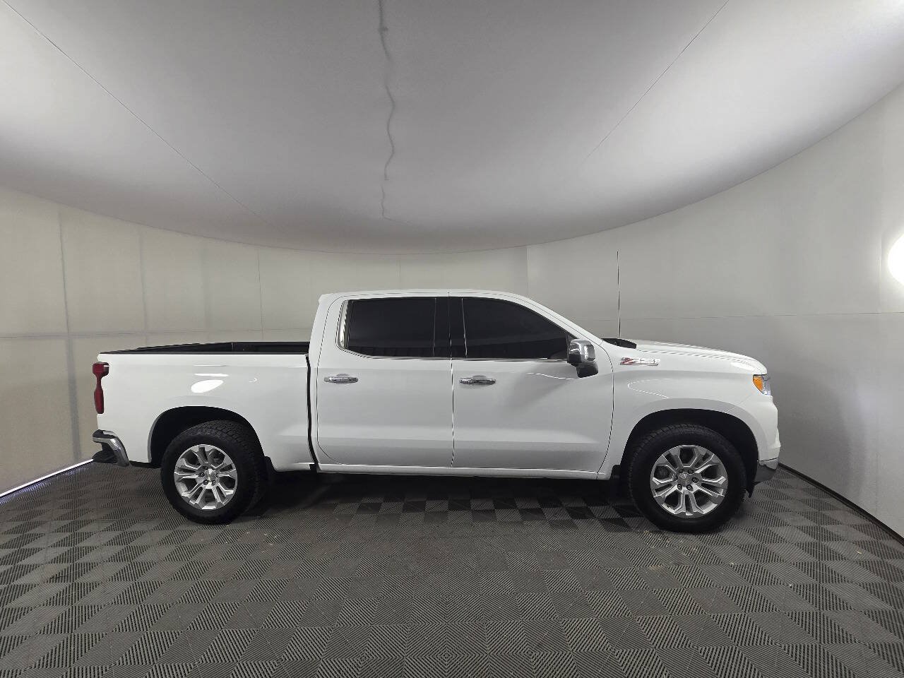 Used 2023 Chevrolet Silverado 1500 LTZ w/ LTZ Convenience Package II AWD/4WD image 11