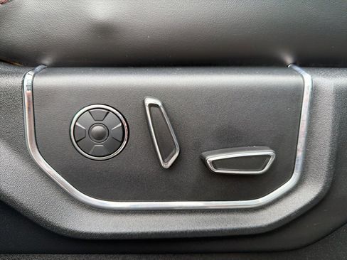 Used 2018 Ford F150 Platinum w/ Equipment Group 701A Luxury image 29