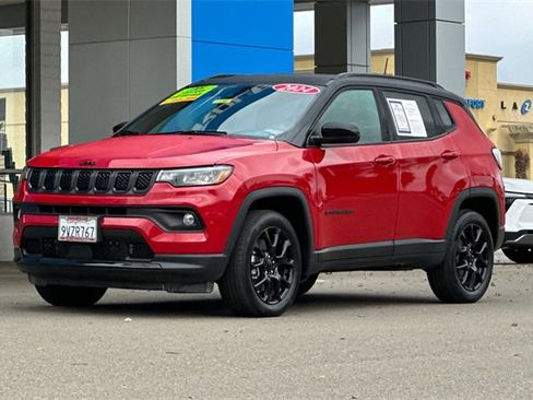 Used 2024 Jeep Compass Latitude w/ Convenience Group image 10