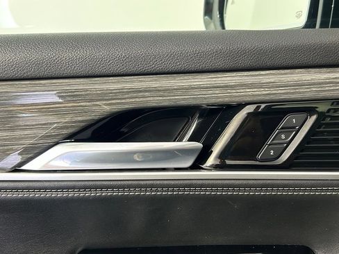 Used 2022 Jeep Wagoneer Series III w/ Premium Group I AWD/4WD image 38