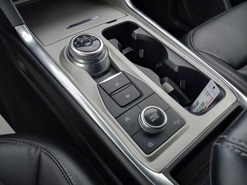 Used 2024 Ford Explorer XLT w/ Equipment Group 202A image 25