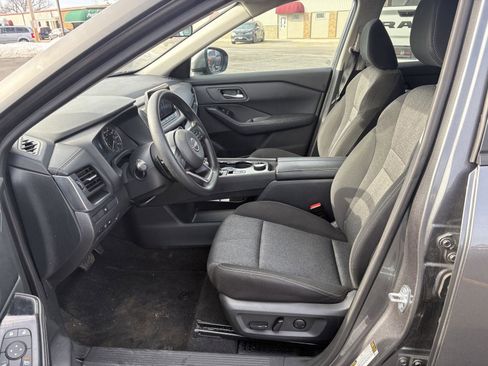 Used 2024 Nissan Rogue SV image 4