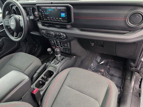 Used 2025 Jeep Wrangler Unlimited Rubicon w/ Convenience Group image 31