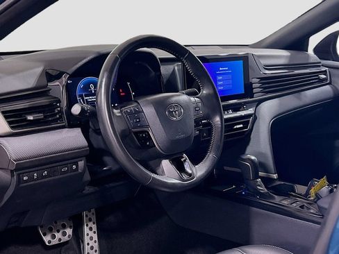 Used 2025 Toyota Camry SE w/ Convenience Package FWD image 7