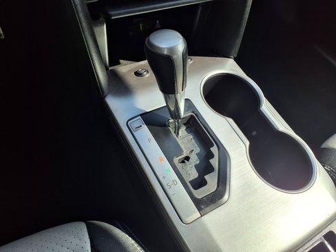 Used 2013 Toyota Camry SE FWD image 11