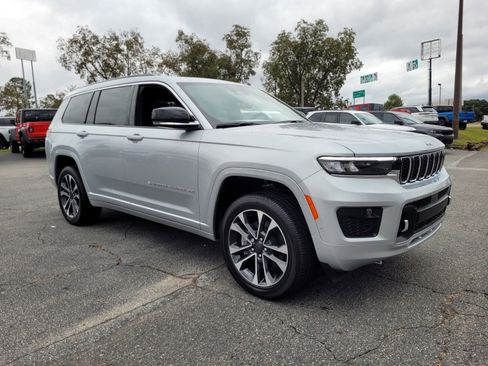 New 2025 Jeep Grand Cherokee L Overland w/ Luxury Tech Group IV image 15
