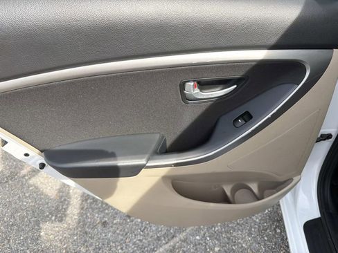 Used 2016 Hyundai Elantra GT FWD image 25