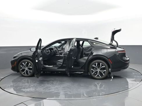 Used 2024 Toyota Crown XLE image 30