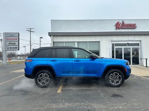 Used 2022 Jeep Grand Cherokee Trailhawk w/ Luxury Tech Group III AWD/4WD image 12