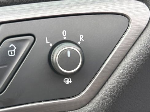 Used 2019 Volkswagen Golf S FWD image 36