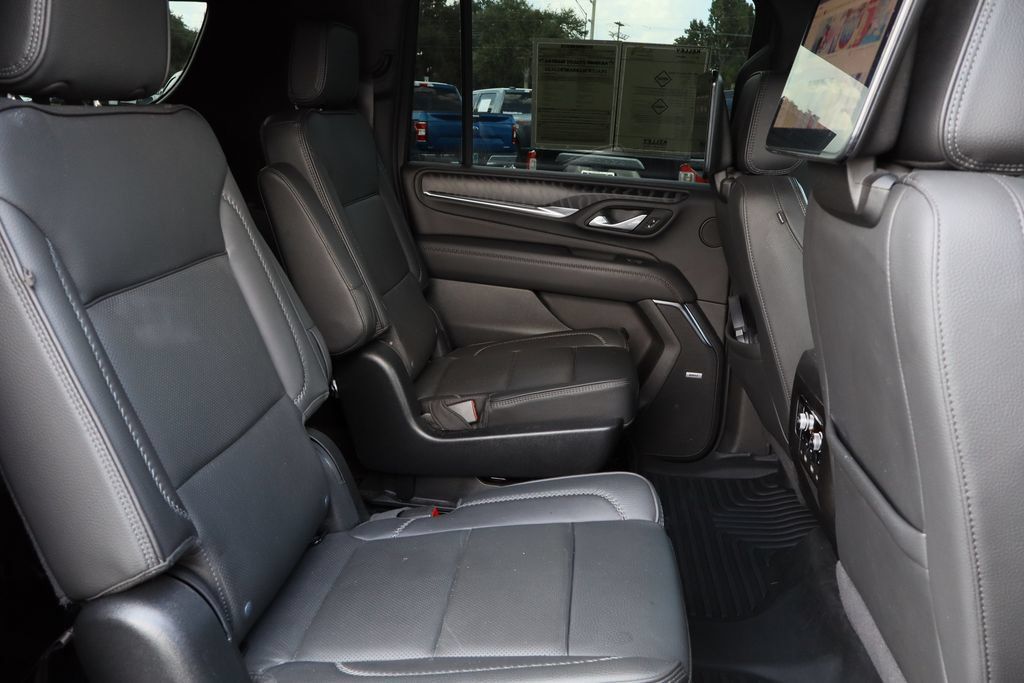 Used 2024 GMC Yukon XL Denali AWD/4WD image 32