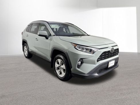 Used 2021 Toyota RAV4 XLE AWD/4WD image 3