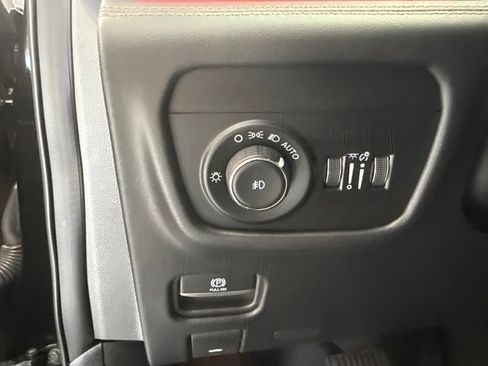 Used 2025 Jeep Grand Cherokee Summit AWD/4WD image 19