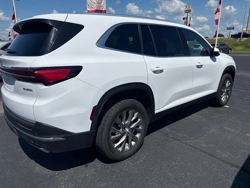 Used 2025 Buick Enclave Preferred AWD/4WD image 7