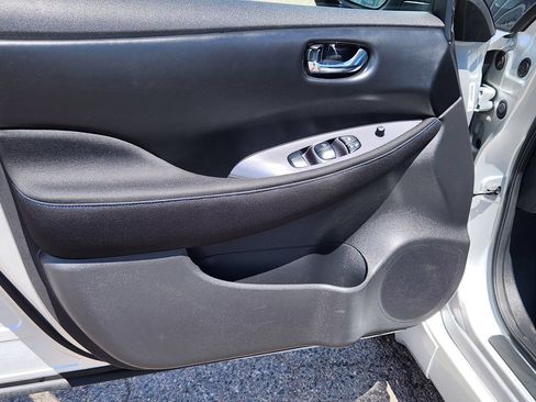 Certified 2025 Nissan Leaf S FWD image 19