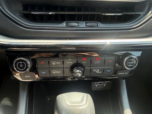 Used 2025 Jeep Compass Trailhawk AWD/4WD image 28