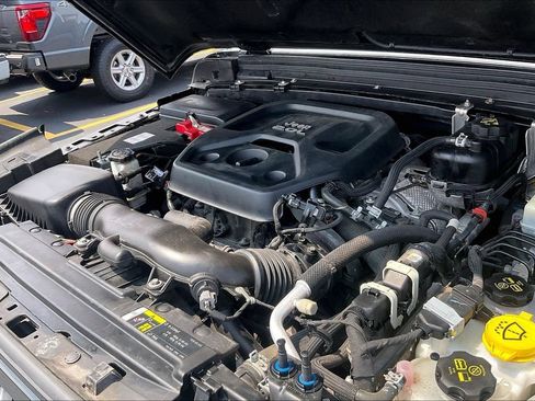 Used 2018 Jeep Wrangler Unlimited Sahara AWD/4WD image 31