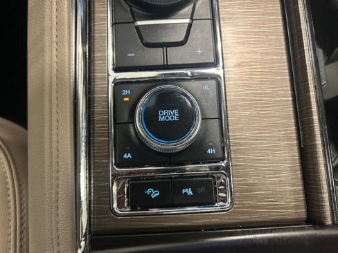 Used 2023 Ford Expedition Limited AWD/4WD image 17