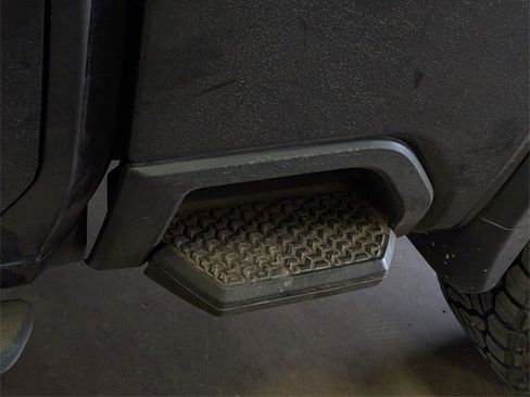 Used 2022 GMC Sierra 2500 AT4 image 7