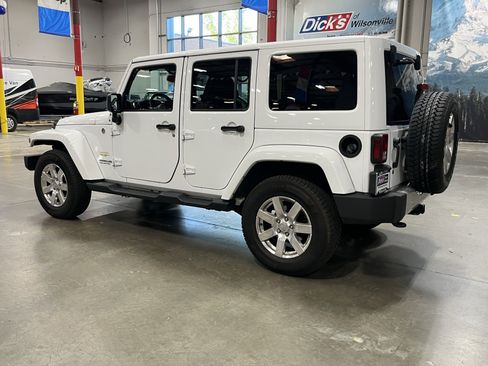 Used 2015 Jeep Wrangler Unlimited Sahara w/ Max Tow Package AWD/4WD image 4