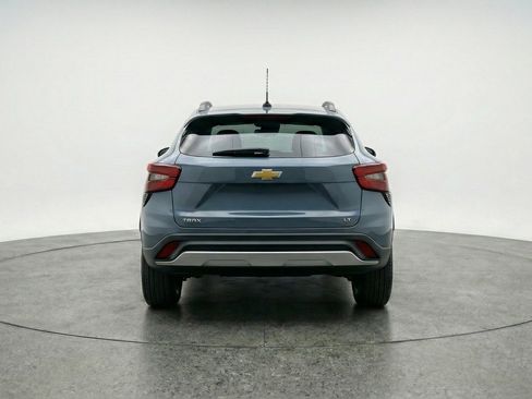 Used 2025 Chevrolet Trax LT FWD image 6