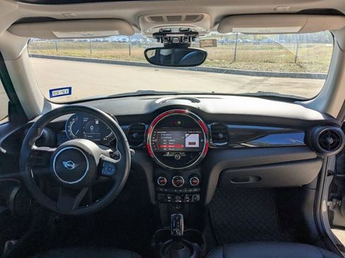 Used 2023 MINI Cooper 2-Door Hardtop image 22