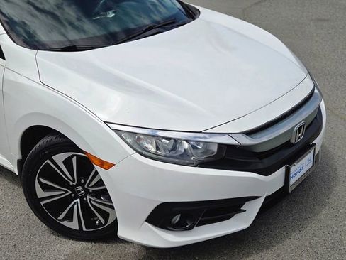 Used 2018 Honda Civic EX-T image 4