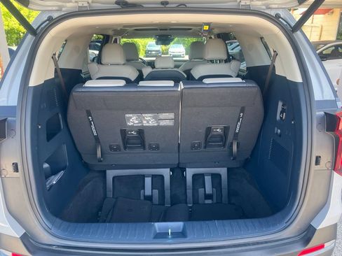 Certified 2025 Kia Carnival SX w/ SX Dark Edition Package FWD image 11