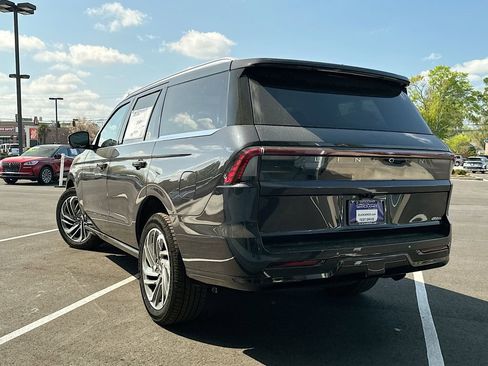 Used 2026 Lincoln Navigator Reserve image 6