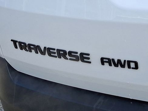 Used 2023 Chevrolet Traverse RS image 40
