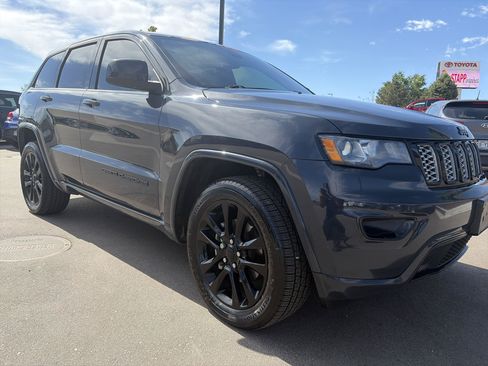 Used 2018 Jeep Grand Cherokee Altitude AWD/4WD image 5