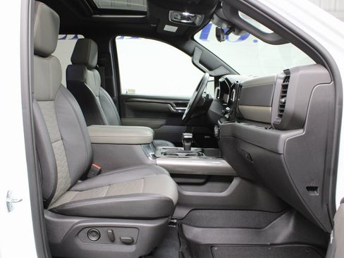 Used 2023 Chevrolet Silverado 1500 ZR2 image 34