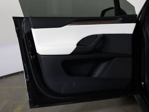 Used 2023 Tesla Model X AWD/4WD image 18