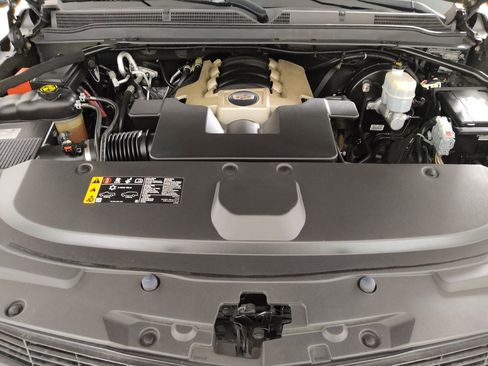 Used 2019 Cadillac Escalade ESV Premium Luxury w/ Escalade Sport Edition AWD/4WD image 30