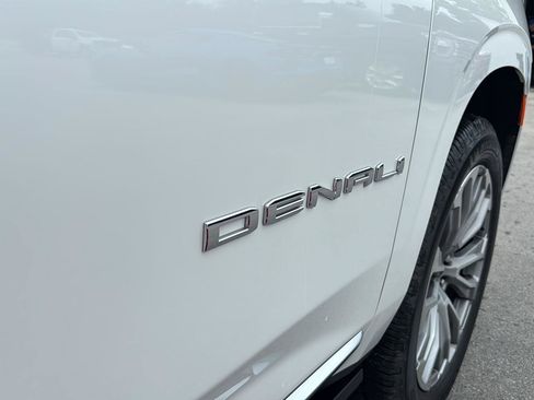 Used 2021 GMC Yukon Denali w/ Denali Premium Package AWD/4WD image 13