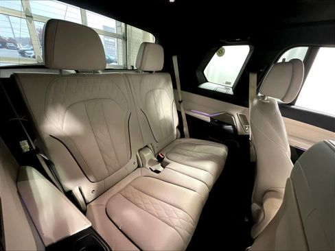 Used 2021 BMW X7 M50i image 21