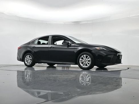 Used 2025 Toyota Camry LE FWD image 33
