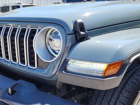 Used 2025 Jeep Wrangler Unlimited Sahara image 7