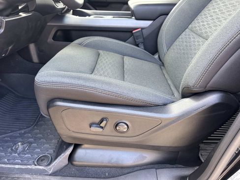Used 2025 RAM 1500 Big Horn AWD/4WD image 16