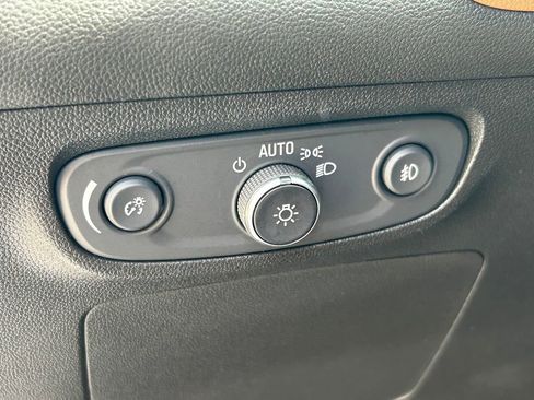 Used 2020 Buick Encore GX Essence w/ Advanced Technology Package image 27