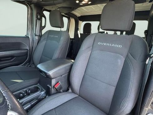 Used 2021 Jeep Gladiator Overland AWD/4WD image 13