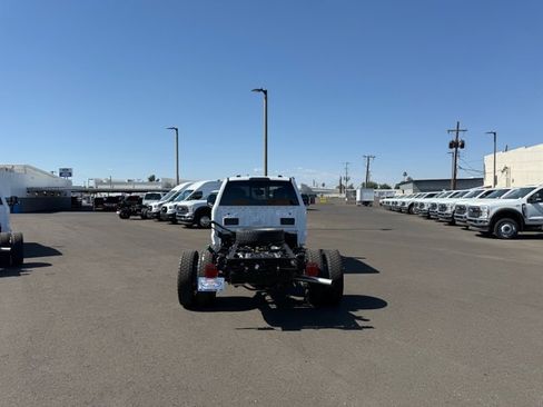 New 2026 Ford F550 4x4 Crew Cab image 3