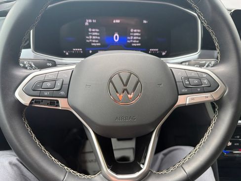 Used 2025 Volkswagen Taos SE AWD/4WD image 23